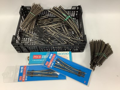 Lot 104 - Approximately sixty 00 gauge points by Hornby...