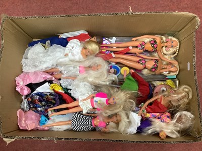 Lot 416 - A Collection of Modern Sindy & Barbie Dolls,...