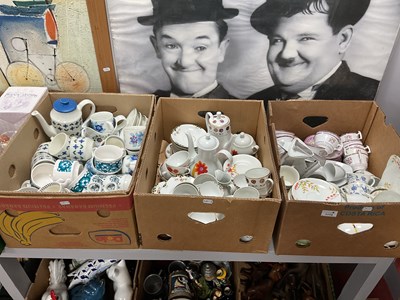 Lot 1113 - Large quantity of vintage ceramic tea & coffee...