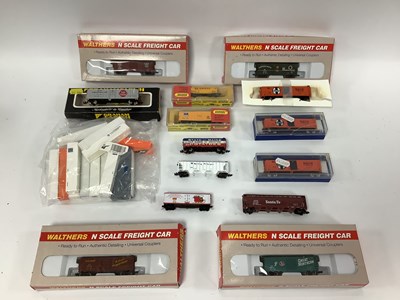 Lot 97 - Fourteen American outline N gauge freight...