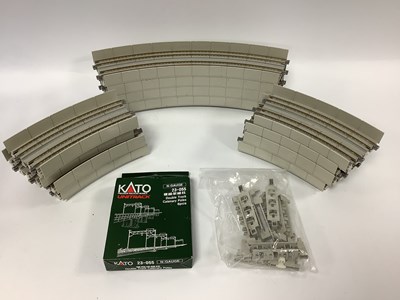 Lot 92 - Twelve pieces of Kato N gauge double track...
