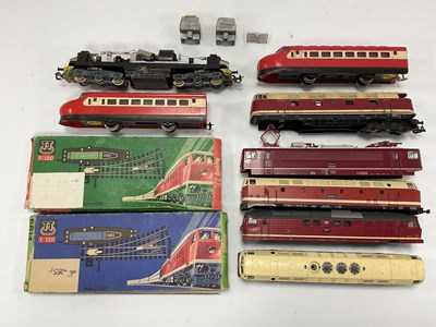 Lot 240 - A small quantity of German TT scale (1:120)...