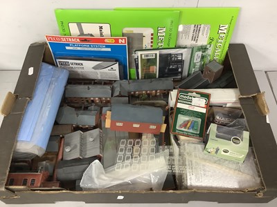 Lot 447 - A Quantity of 'N' Gauge Model Railway Items,...