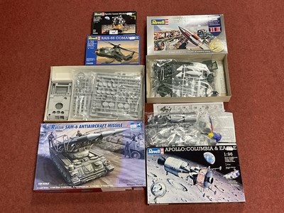Lot 699 - Five Plastic Model Kits by Trumpeter, Revell...
