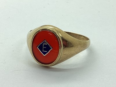 Lot 71 - A 9ct Gold Hardstone Inset Gent's Signet Style...
