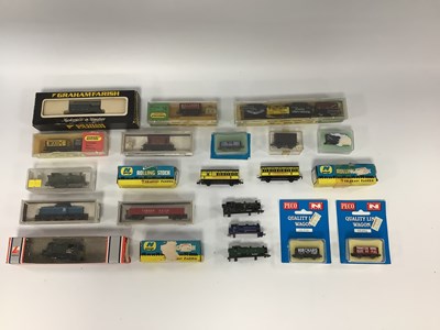 Lot 82 - A selection of British N gauge: a GWR 0-6-0...