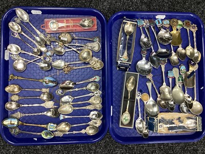 Lot 231 - A Collection of Vintage and Later Assorted...