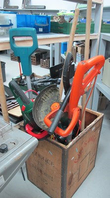 Lot 1098 - Strimmers, Qualcast hedge trimmer, other...
