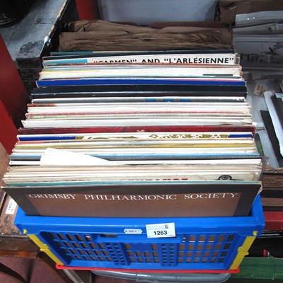 Lot 1263 - Large quantity of vintage LP, shellac and...