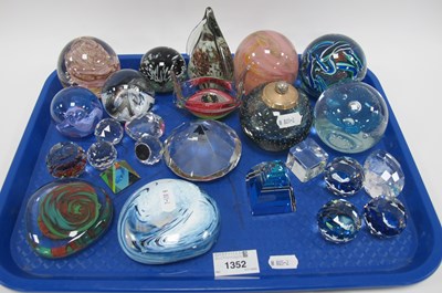 Lot 1352 - Quantity of glass paperweights, in various...