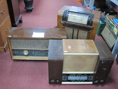 Lot 1582 - Three vintage radios: 1940s Invicta table-top...