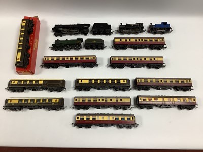 Lot 618 - A Collection of Triang '00' Gauge, including a...