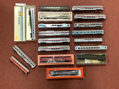 Lot 577 - Eighteen HO scale American outline passenger...