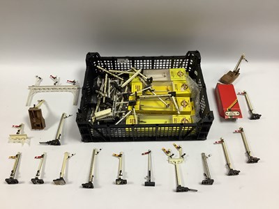 Lot 616 - A Quantity of 'OO' Gauge Signals by Ratio,...