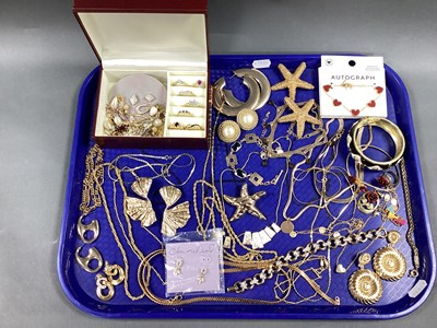 Lot 319 - A Collection of Modern Costume Jewellery, in...