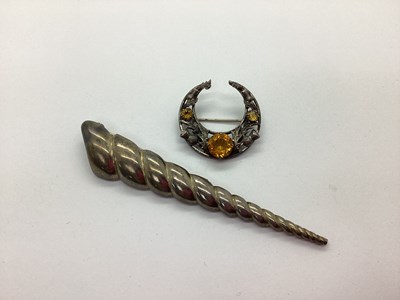 Lot 188 - A Scottish Hallmarked Silver Brooch, graduated...