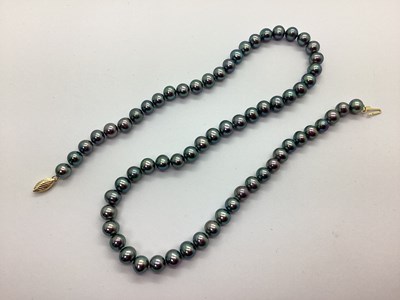 Lot 240 - A Single Strand Peacock Grey Pearl Bead...