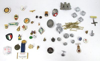 Lot 1413 - Small Cameo Pendant, lapel badges, police...