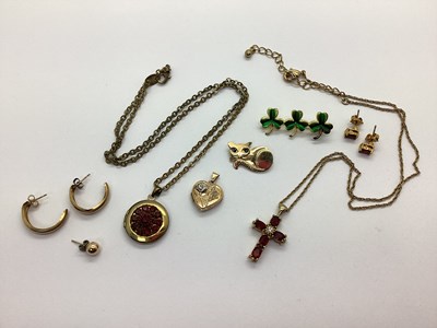 Lot 180 - A Dainty 9ct Gold Heart Shape Bi-Colour Locket,...