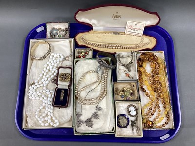 Lot 291 - A Collection of Vintage and Later Costume...
