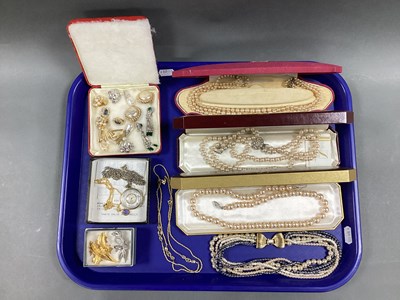 Lot 315 - A Collection of Vintage and Later Costume...