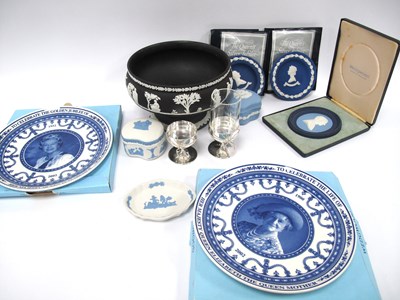 Lot 1263 - Wedgwood Collection, including a large black...