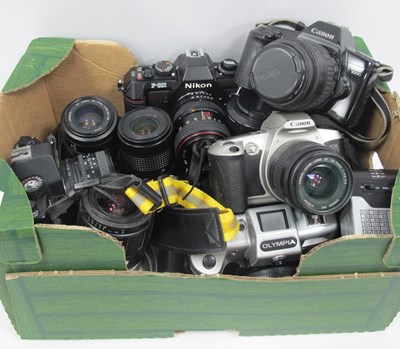 Lot 1005 - A Quantity of Modern 35mm SLR Cameras, to...