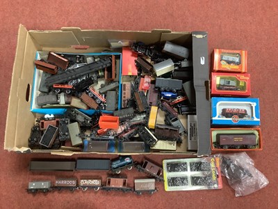 Lot 491 - Approximately 100 'OO' Gauge/4mm items of...