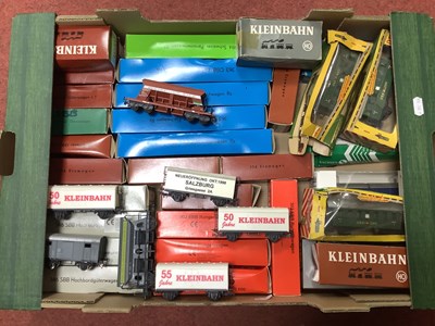 Lot 453 - Approximately thirty boxed HO scale European...