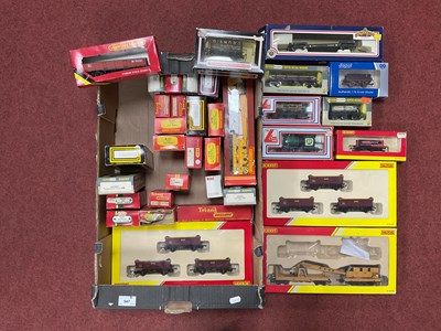 Lot 547 - Approximately thirty boxed 00 gauge wagons by...