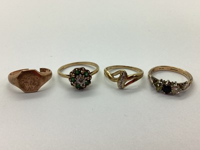 Lot 108 - A 9ct Gold Cluster Ring, of flowerhead design,...