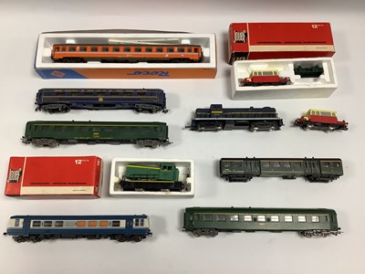 Lot 600 - A Collection of French 'HO' Scale, including:...