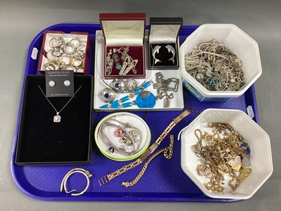 Lot 306A - A Cultured Pearl Square Cluster Pendant, the...