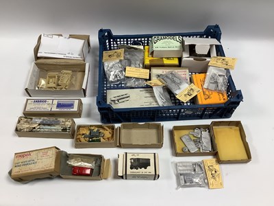 Lot 589 - Nineteen OO / HO metal, resin and plastic...