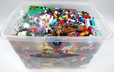Lot 1462 - A Very Large Quantity of Lego pieces,...