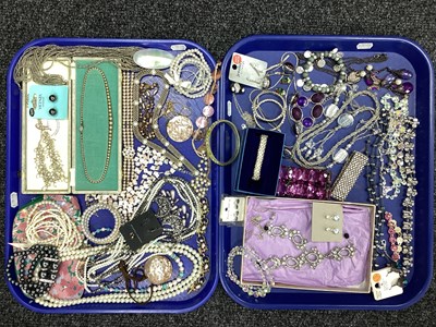 Lot 368 - A Collection of Modern Costume Jewellery,...