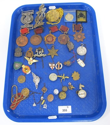 Lot 355 - WWI/WWII Badges, including King's Badge, On...