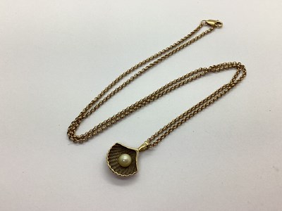 Lot 148 - A 9ct Gold Shell Pendant, with central pearl...