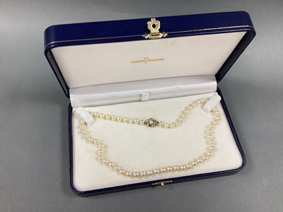 Lot 242 - A Single Row Pearl Bead Necklace, of uniform...