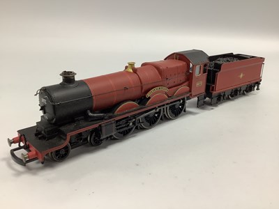 Lot 900 - An Unboxed Hornby '00' Gauge "Hogwarts Castle"...