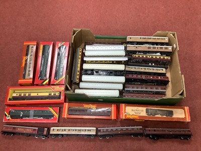 Lot 500 - Approximately Forty '00' Gauge Coaches (seven...