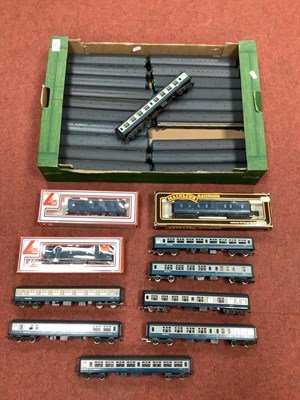 Lot 581 - Approximately thirty 00 gauge BR coaches by...