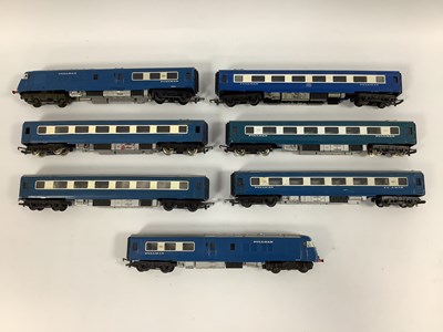 Lot 755 - A Triang 00 gauge "Blue Pullman" train...