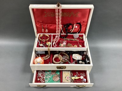 Lot 321 - A Collection of Vintage and Later Jewellery,...