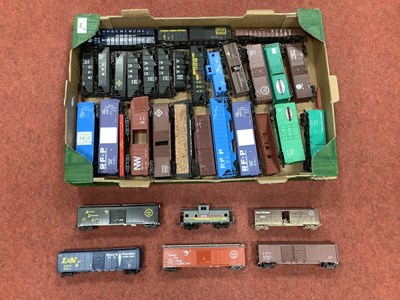 Lot 582 - Approximately Thirty 'HO' Scale American...