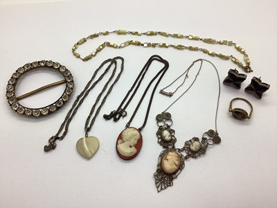 Lot 272 - A Collection of Vintage and Later Jewellery,...