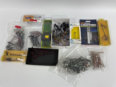 Lot 782 - A quantity of mainly OO/HO electrically fitted...