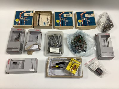 Lot 583 - A Quantity of 'OO'/'HO' Gauge Electric Signals,...