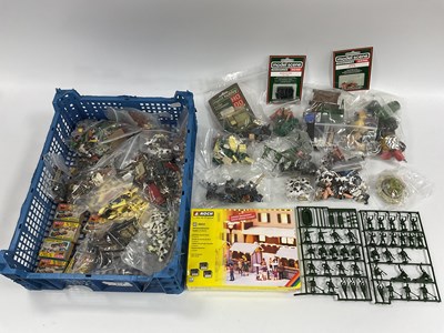 Lot 813 - A Large Collection of '00'/'HO' Scale Small...