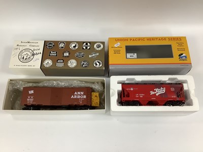 Lot 852 - Two boxed American outline 0 gauge freight...